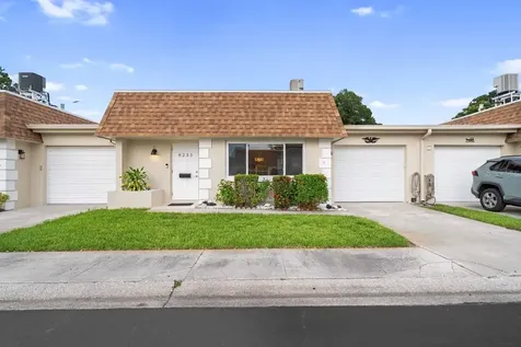 8235 Burgundy Drive N Pinellas Park FL 33781