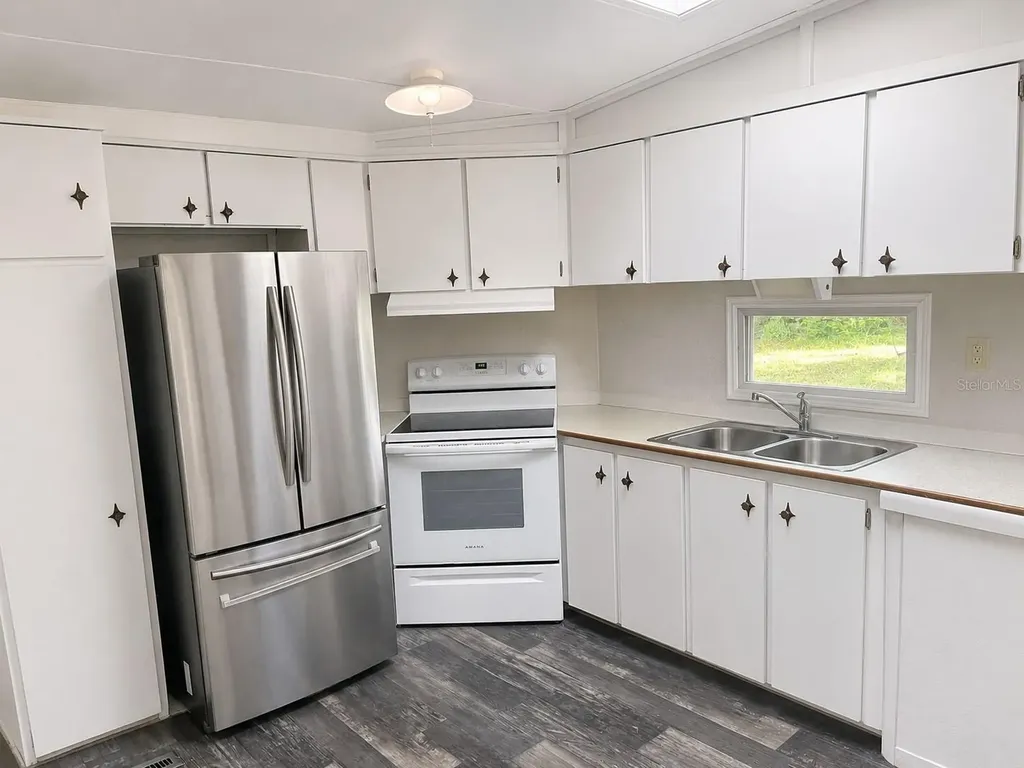 817 Parks Street Wildwood FL 34785