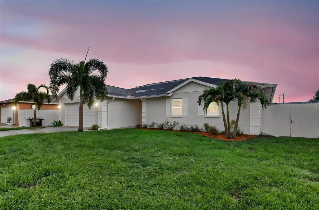 4063 Palau Drive Sarasota FL 34241