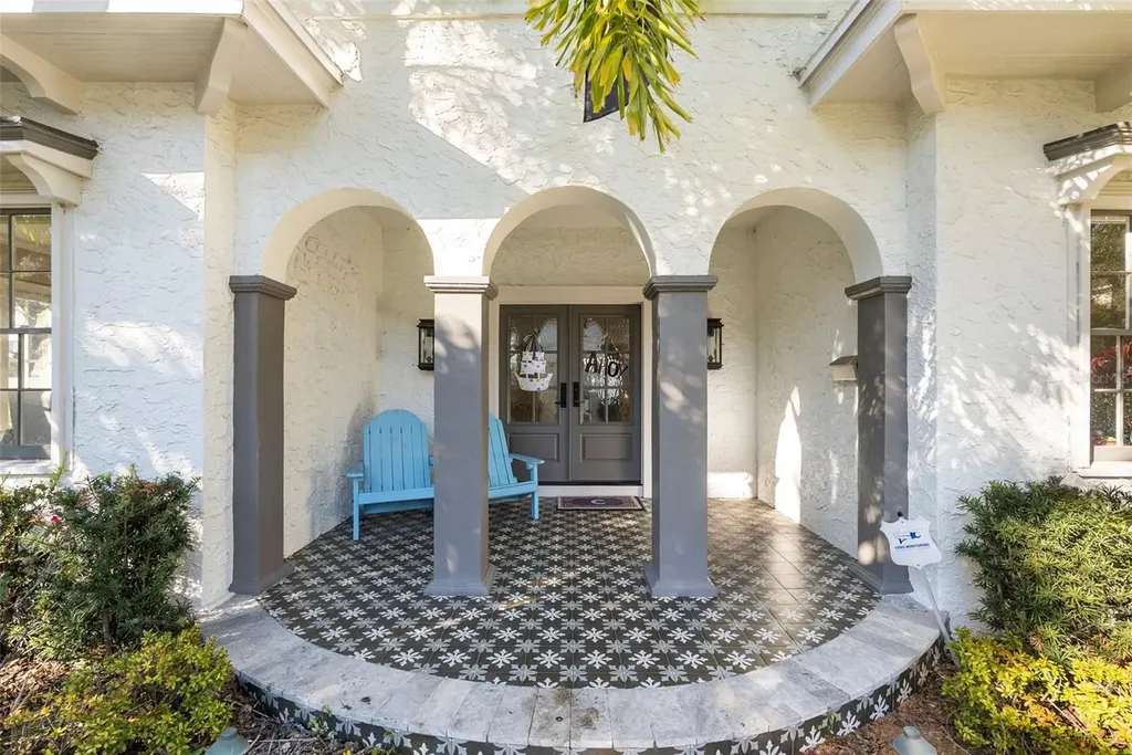 2943 W Bayshore Court Tampa FL 33611