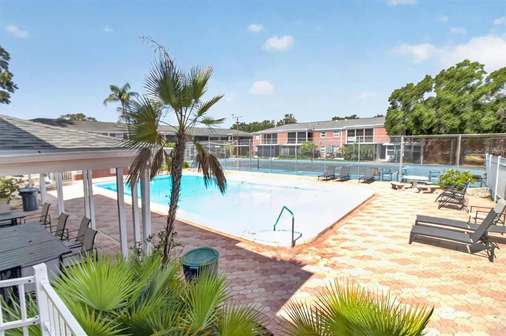 8522 10th Street N St Petersburg FL 33702