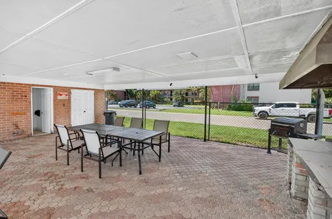 8522 10th Street N St Petersburg FL 33702