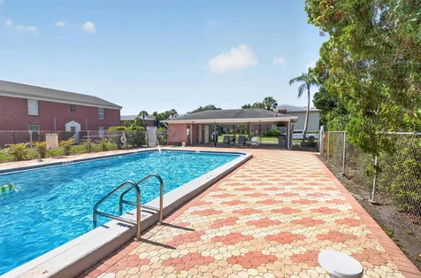 8522 10th Street N St Petersburg FL 33702
