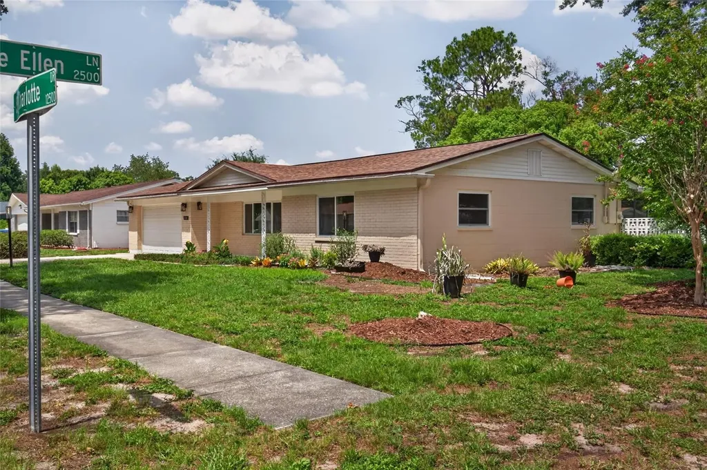 12501 Saint Charlotte Drive Tampa FL 33618