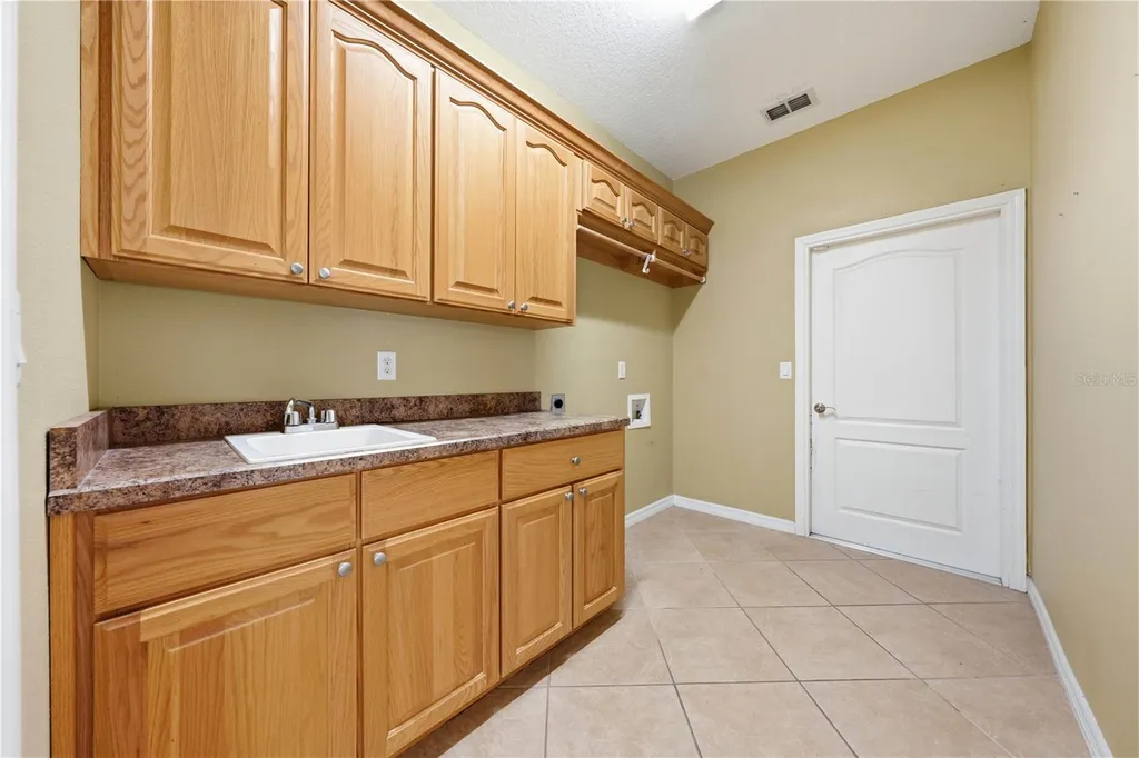 81 Twin Lake Circle Umatilla FL 32784