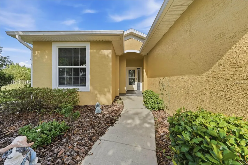 81 Twin Lake Circle Umatilla FL 32784