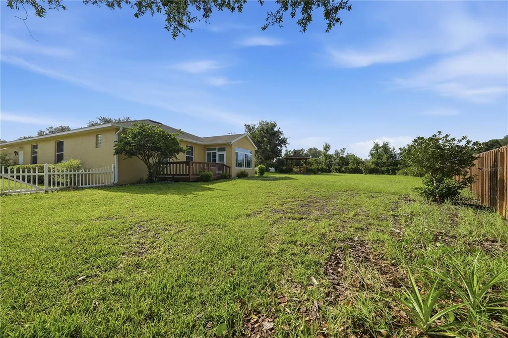 81 Twin Lake Circle Umatilla FL 32784