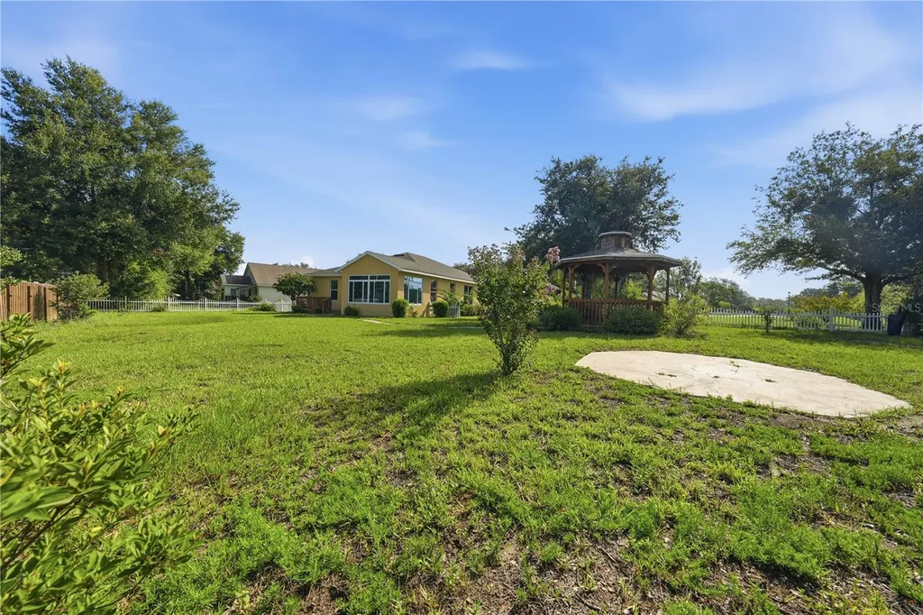 81 Twin Lake Circle Umatilla FL 32784