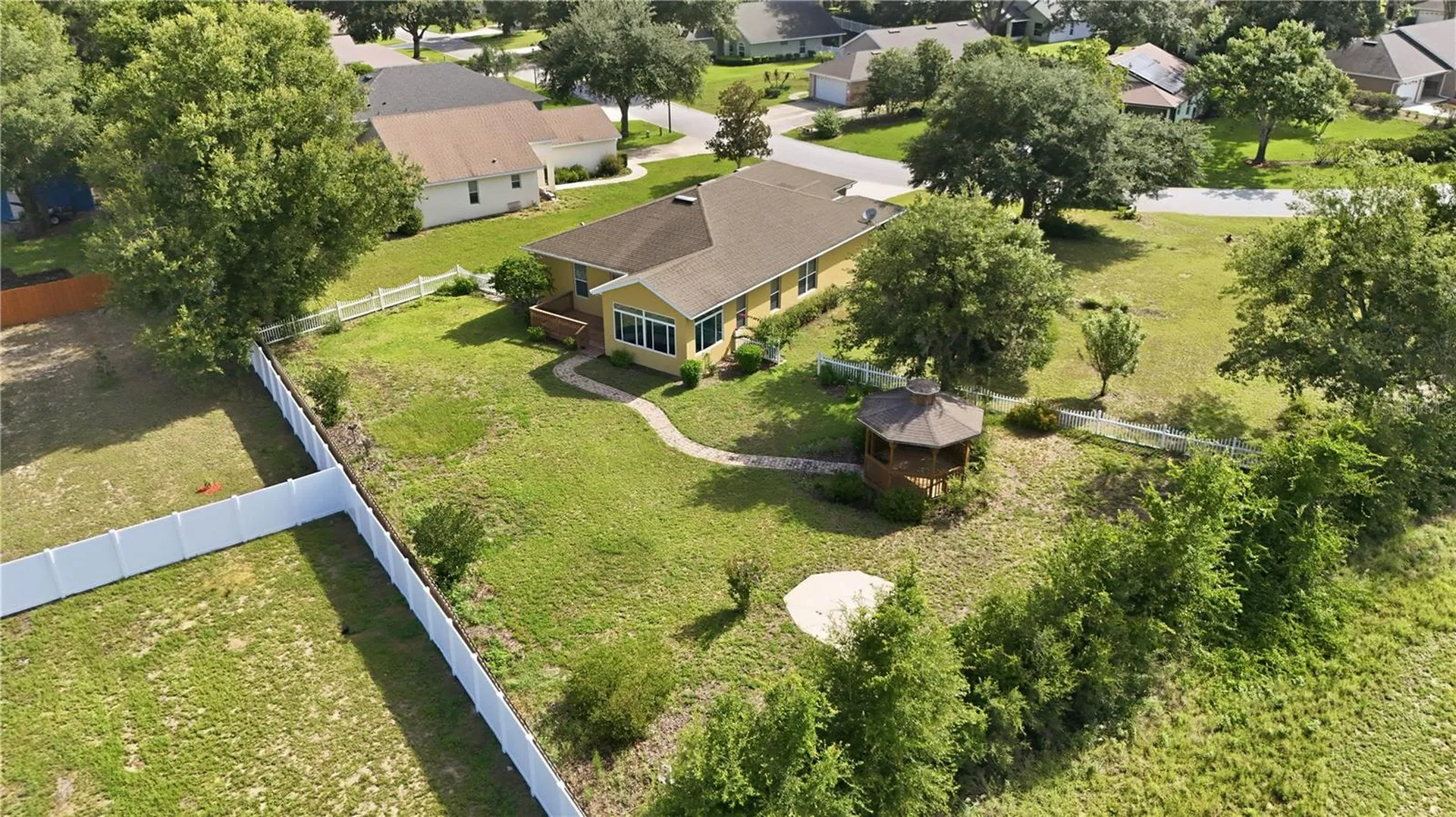 81 Twin Lake Circle Umatilla FL 32784
