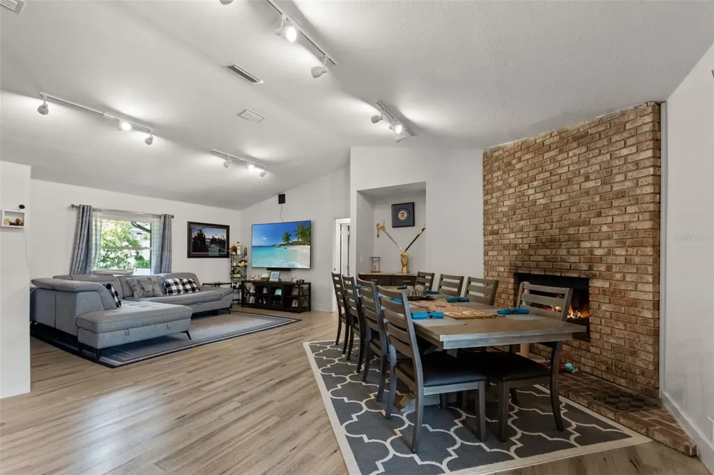 415 Barclay Avenue Altamonte Springs FL 32701