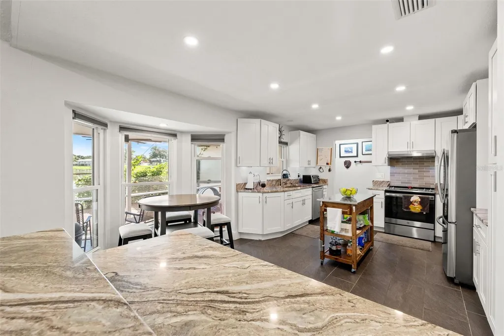 415 Barclay Avenue Altamonte Springs FL 32701