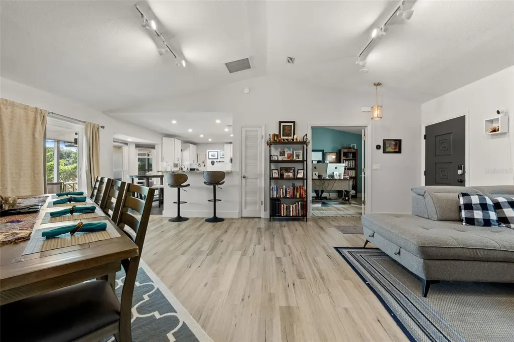 415 Barclay Avenue Altamonte Springs FL 32701
