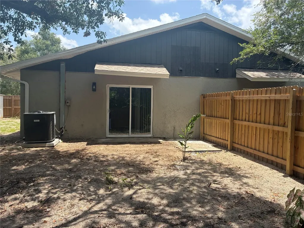 3830 Valley Tree Drive Tampa FL 33610