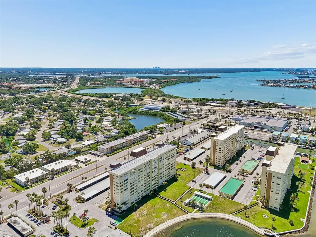 4575 Cove Circle St Petersburg FL 33708