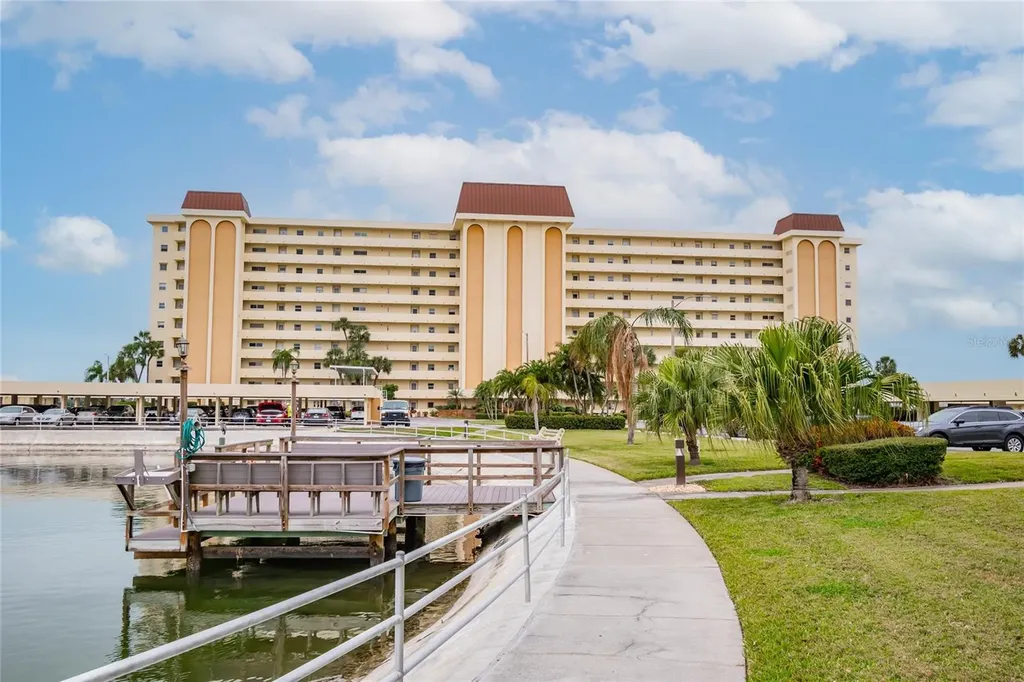 4575 Cove Circle St Petersburg FL 33708