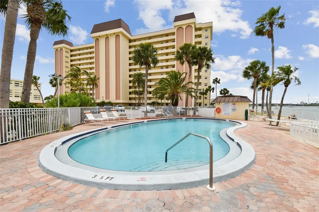 4575 Cove Circle St Petersburg FL 33708