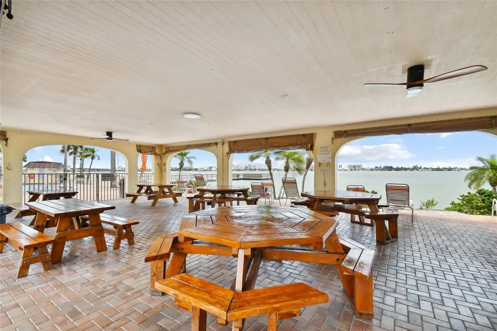 4575 Cove Circle St Petersburg FL 33708