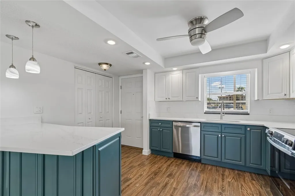 4575 Cove Circle St Petersburg FL 33708