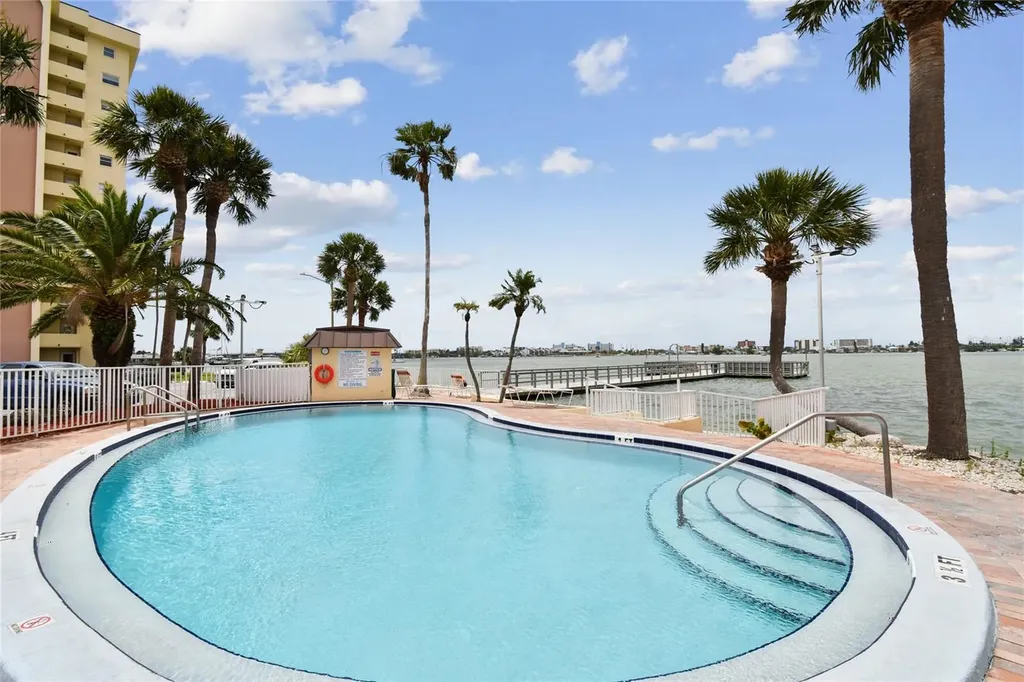 4575 Cove Circle St Petersburg FL 33708