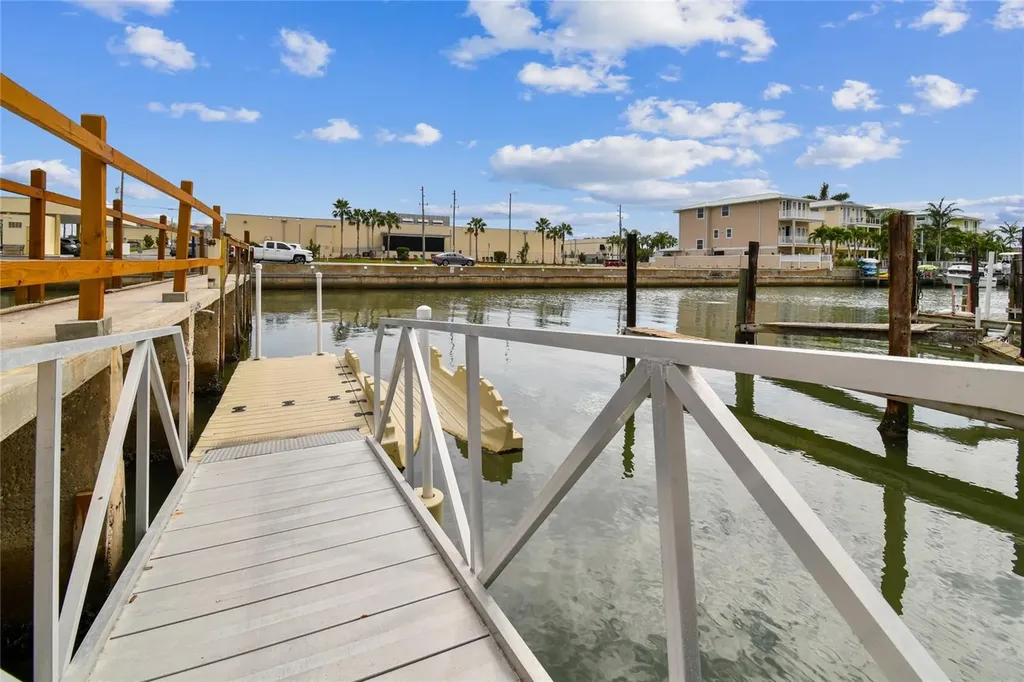 4575 Cove Circle St Petersburg FL 33708