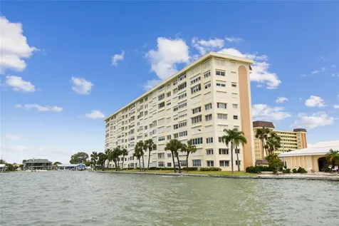 4575 Cove Circle St Petersburg FL 33708