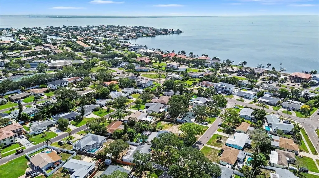 1737 Colorado Avenue NE St Petersburg FL 33703