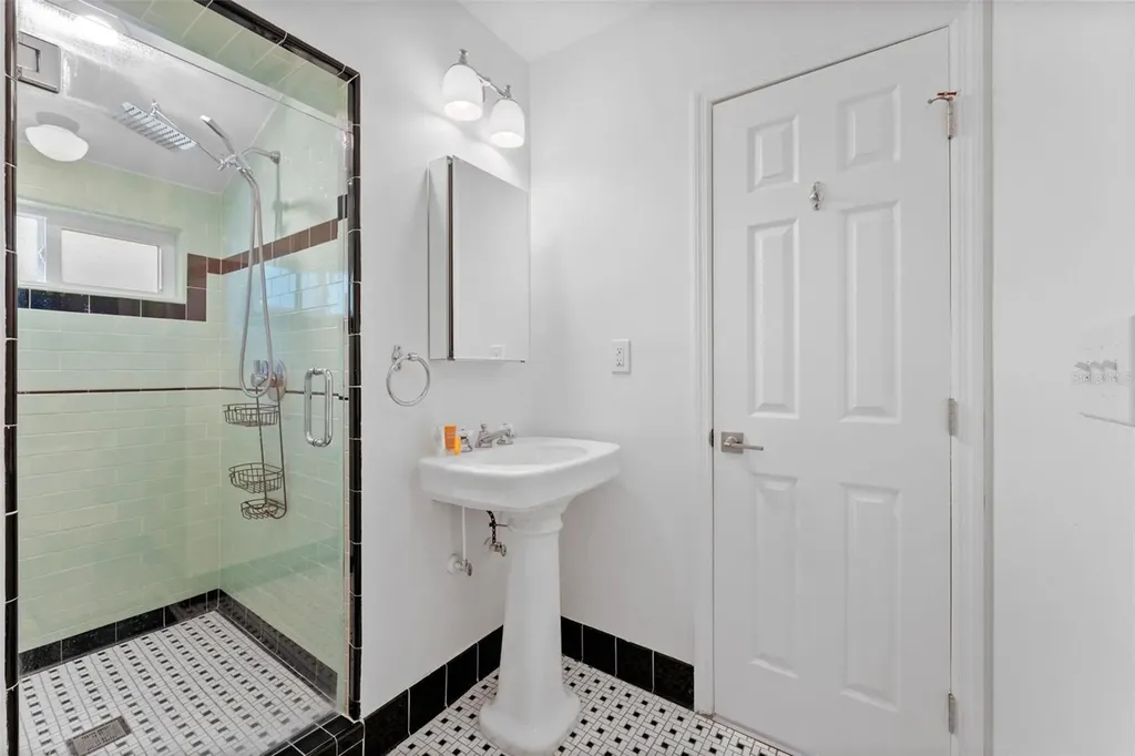 802 W Coral Street Tampa FL 33602
