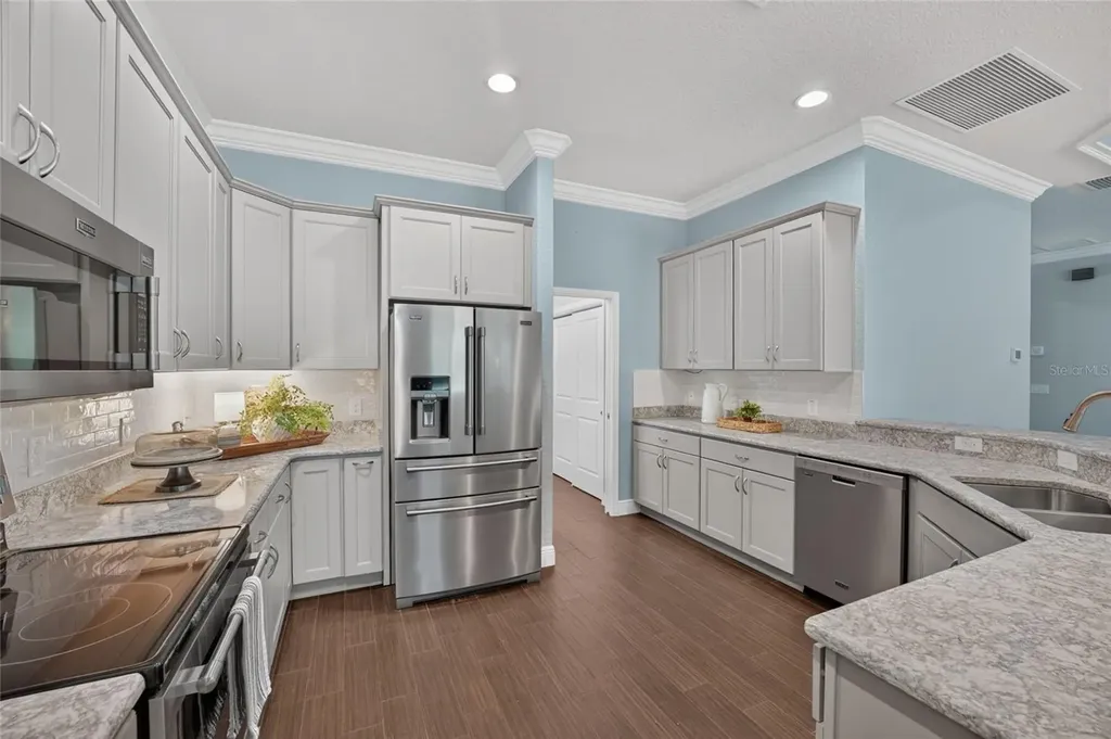 10216 Julia Isles Avenue Oxford FL 34484