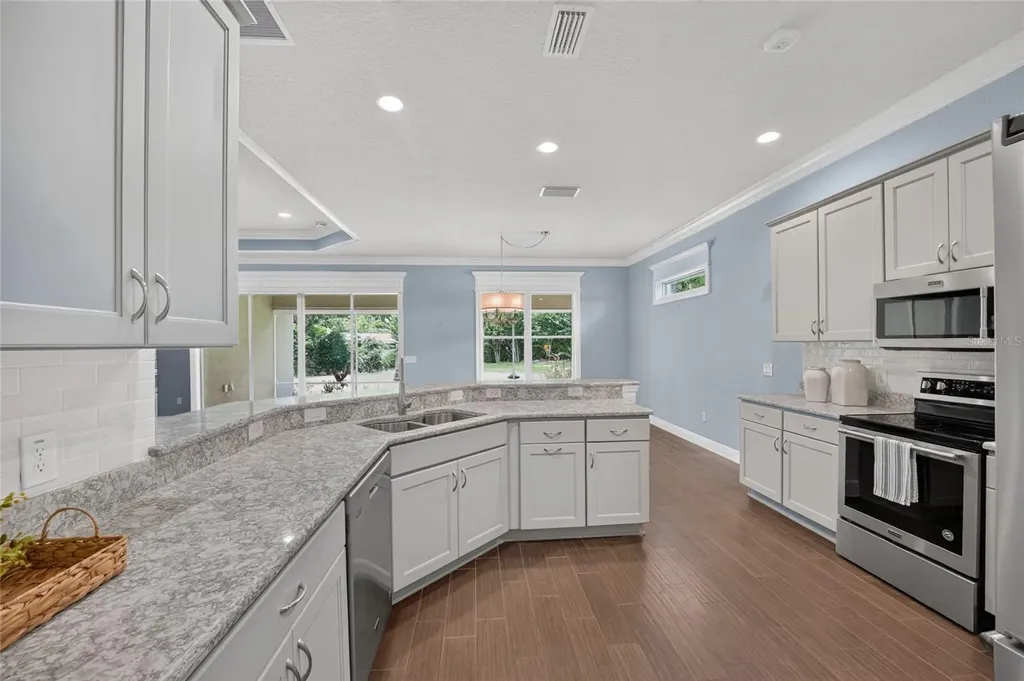 10216 Julia Isles Avenue Oxford FL 34484