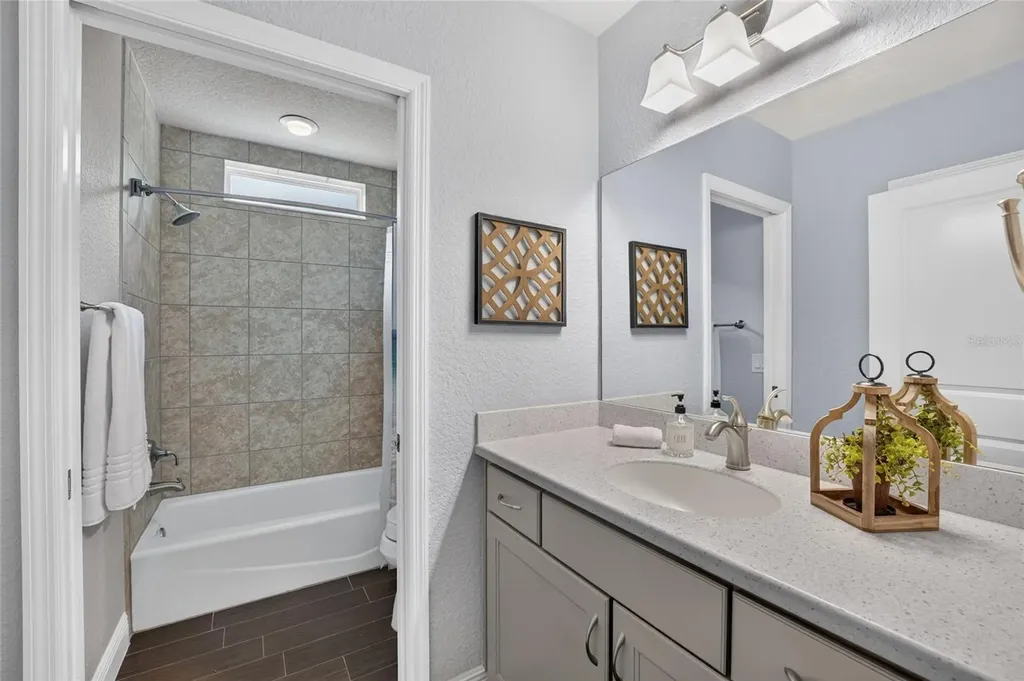 10216 Julia Isles Avenue Oxford FL 34484