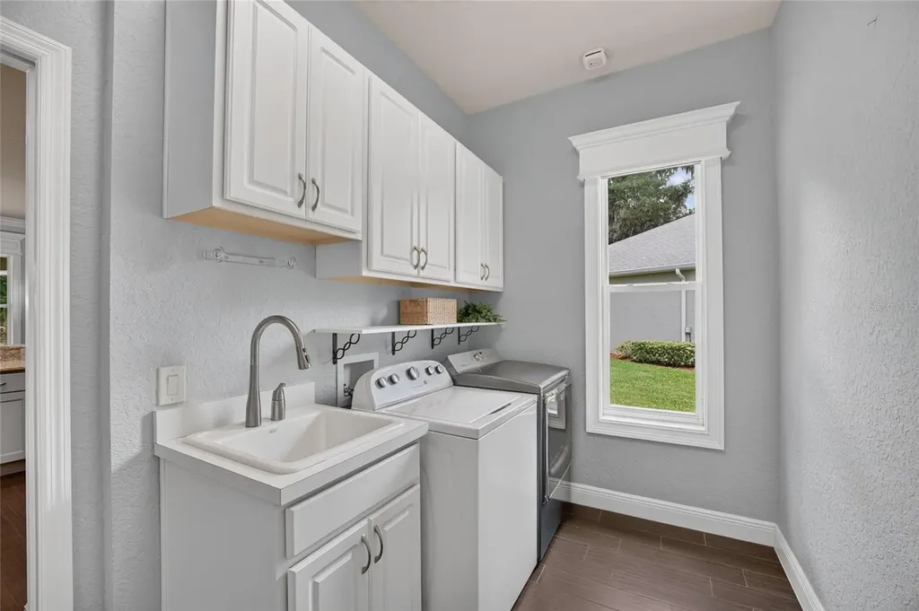 10216 Julia Isles Avenue Oxford FL 34484