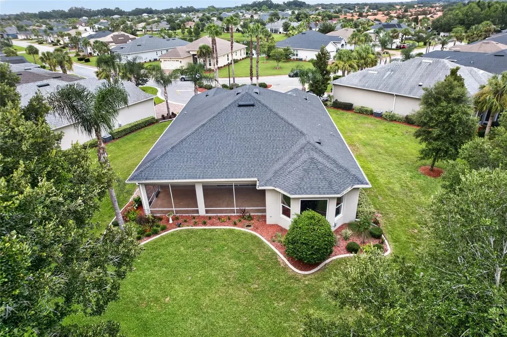 10216 Julia Isles Avenue Oxford FL 34484