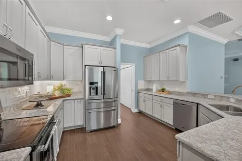 10216 Julia Isles Avenue Oxford FL 34484