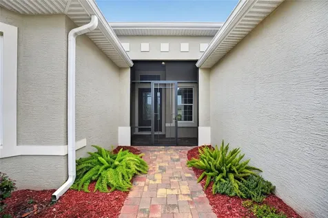 10216 Julia Isles Avenue Oxford FL 34484