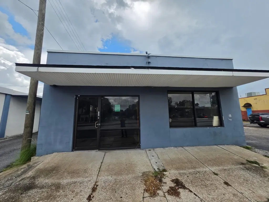 1942 E Hillsborough Avenue Tampa FL 33610