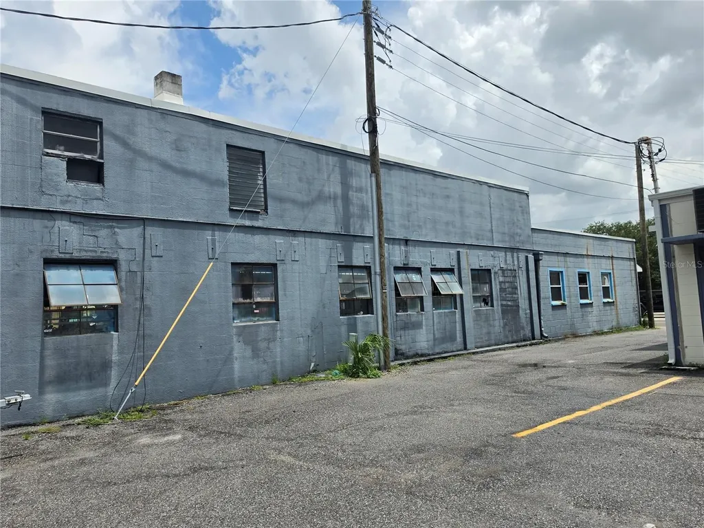 1942 E Hillsborough Avenue Tampa FL 33610