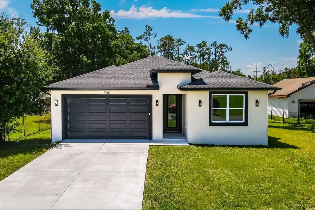 2203 W Lowry Avenue Plant City FL 33563