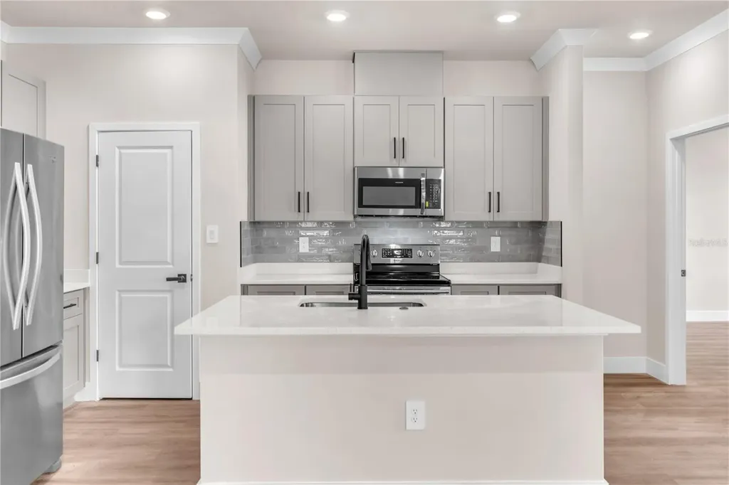 2203 W Lowry Avenue Plant City FL 33563