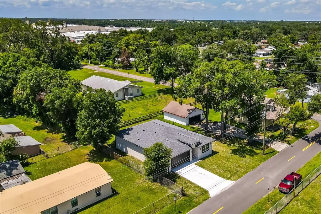 2203 W Lowry Avenue Plant City FL 33563