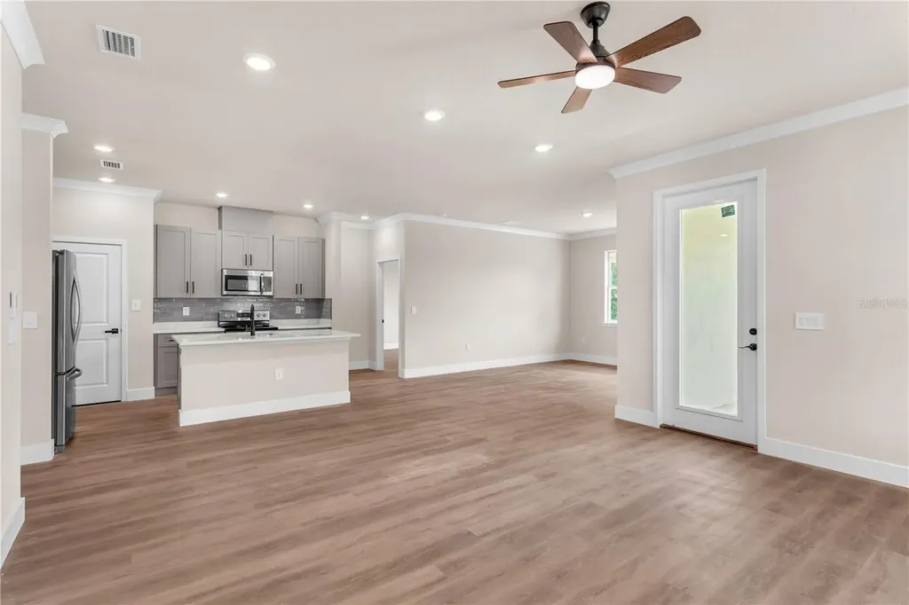2203 W Lowry Avenue Plant City FL 33563