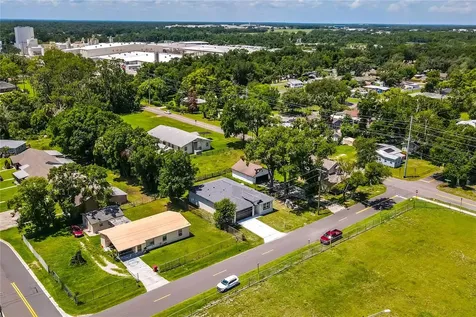 2203 W Lowry Avenue Plant City FL 33563