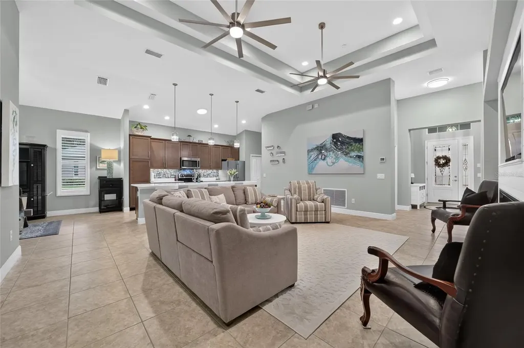 10212 Julia Isles Avenue Oxford FL 34484