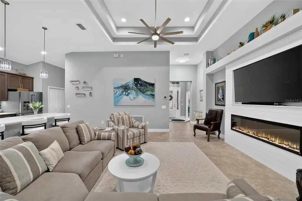 10212 Julia Isles Avenue Oxford FL 34484