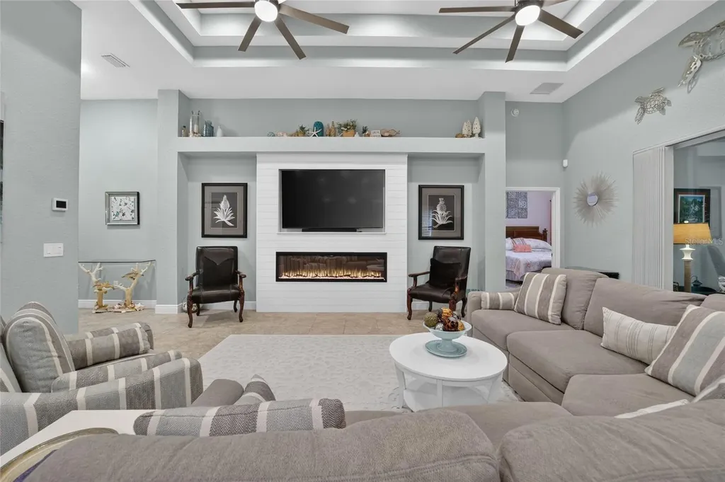 10212 Julia Isles Avenue Oxford FL 34484