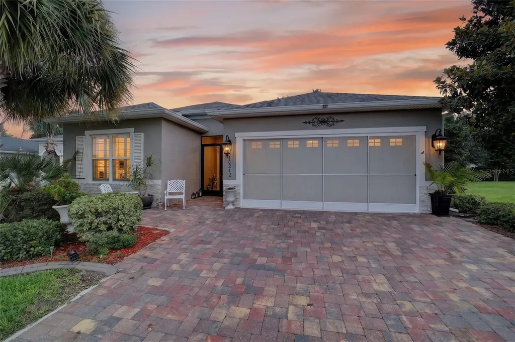10212 Julia Isles Avenue Oxford FL 34484