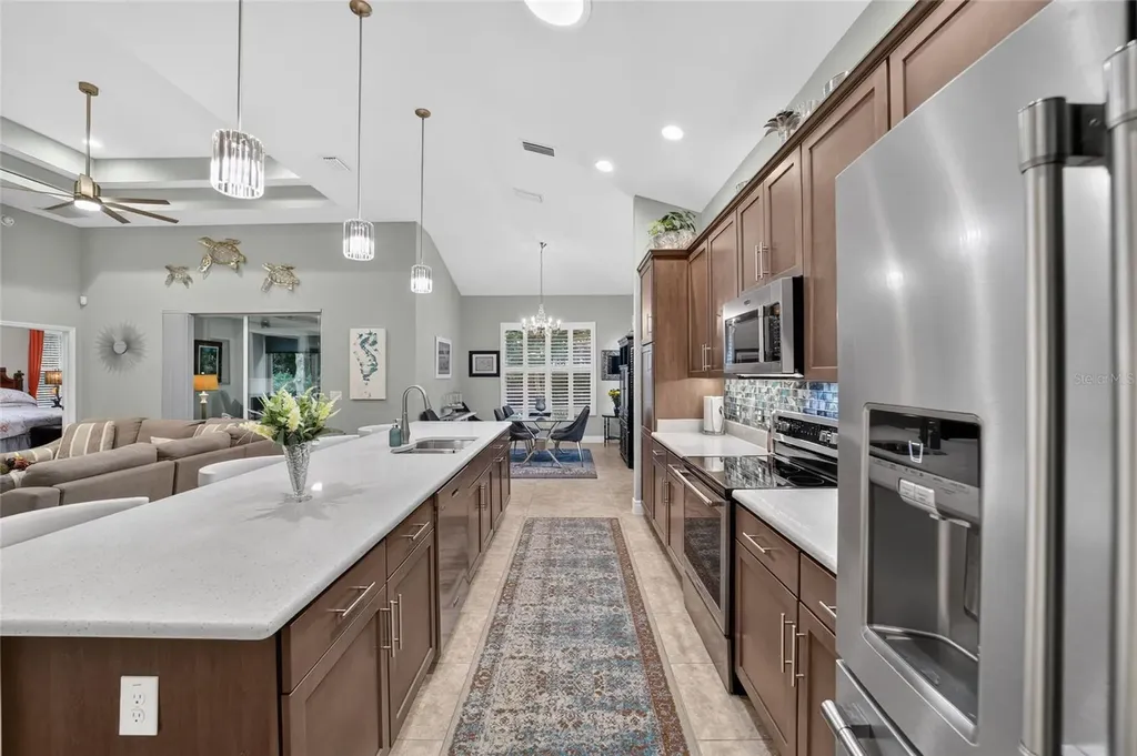 10212 Julia Isles Avenue Oxford FL 34484