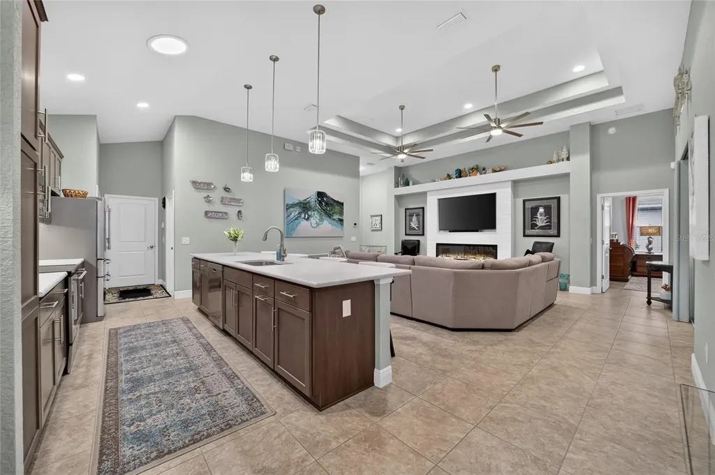 10212 Julia Isles Avenue Oxford FL 34484