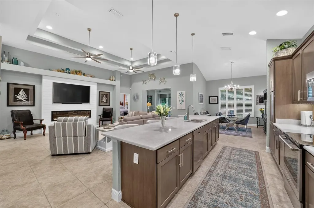 10212 Julia Isles Avenue Oxford FL 34484
