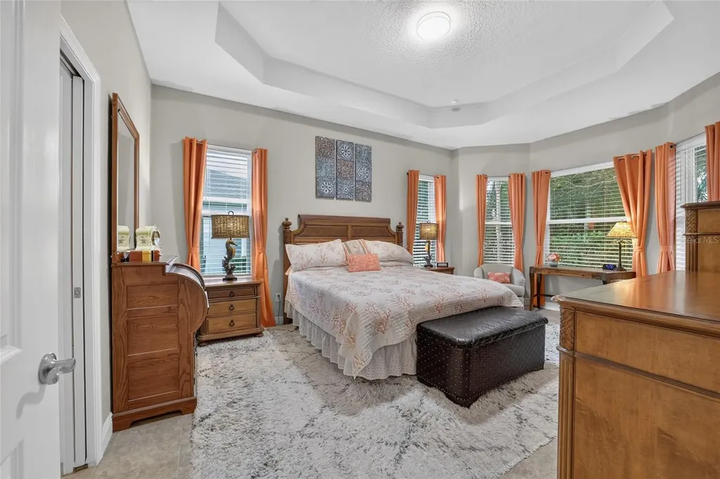 10212 Julia Isles Avenue Oxford FL 34484