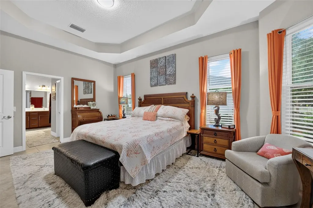 10212 Julia Isles Avenue Oxford FL 34484